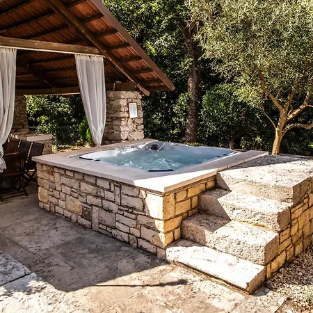 Uljar With Side - Exclusive Istria, Jakomici