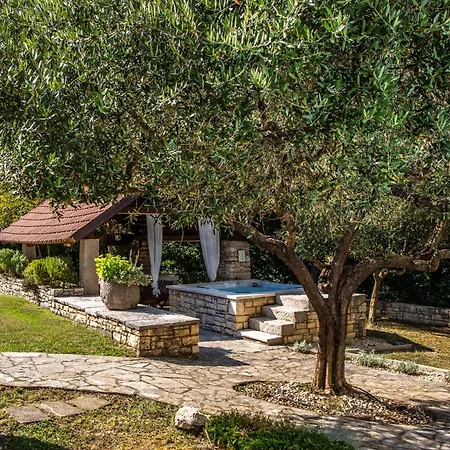 Uljar With Side - Exclusive Istria, Jakomici * Pićan